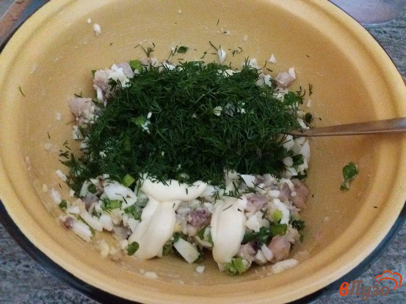 Фото приготовление рецепта: Салат из сельди с яйцом шаг №6
