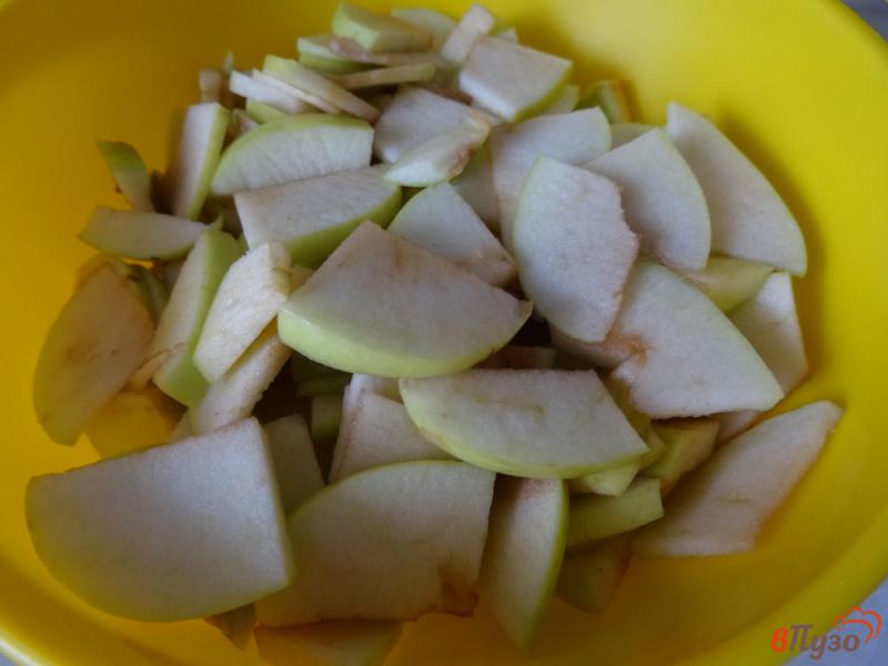 Фото приготовление рецепта: Коврижка из тыквенной муки с яблоками и орехами шаг №4