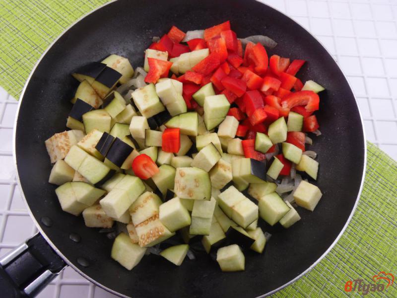 Фото приготовление рецепта: Стейки из индейки с овощами в духовке шаг №3