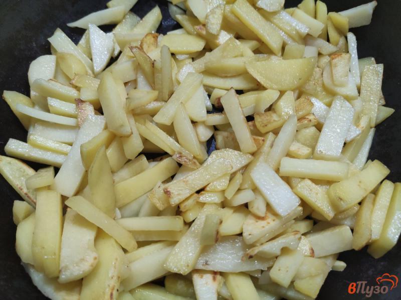 Фото приготовление рецепта: Картошка жареная с шампиньонами шаг №3