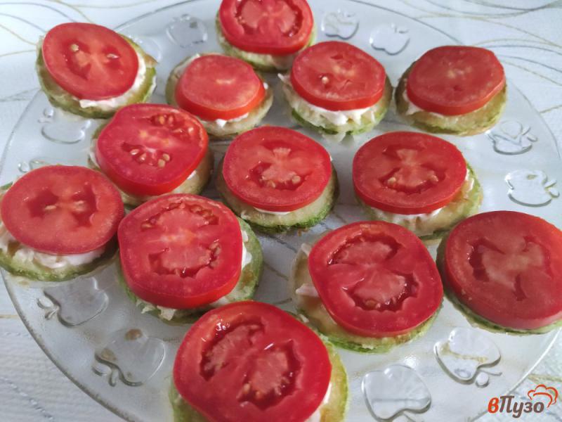 Фото приготовление рецепта: Жареные кабачки с помидорами шаг №9