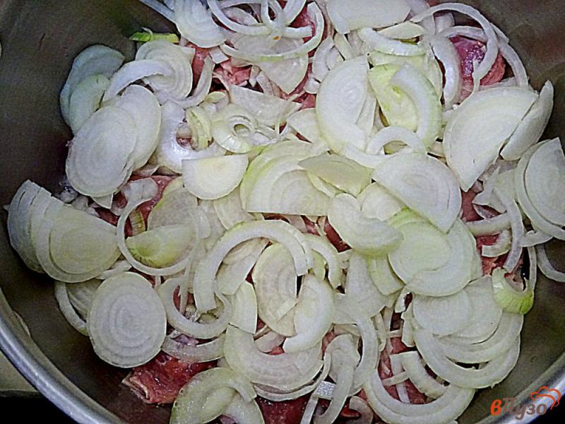 Фото приготовление рецепта: Свинина с овощами в собственном соку шаг №4