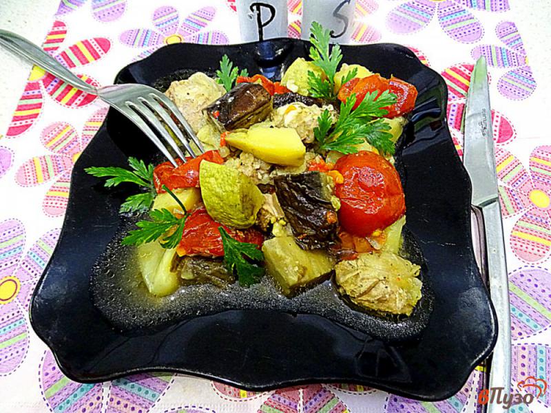 Фото приготовление рецепта: Свинина с овощами в собственном соку шаг №13