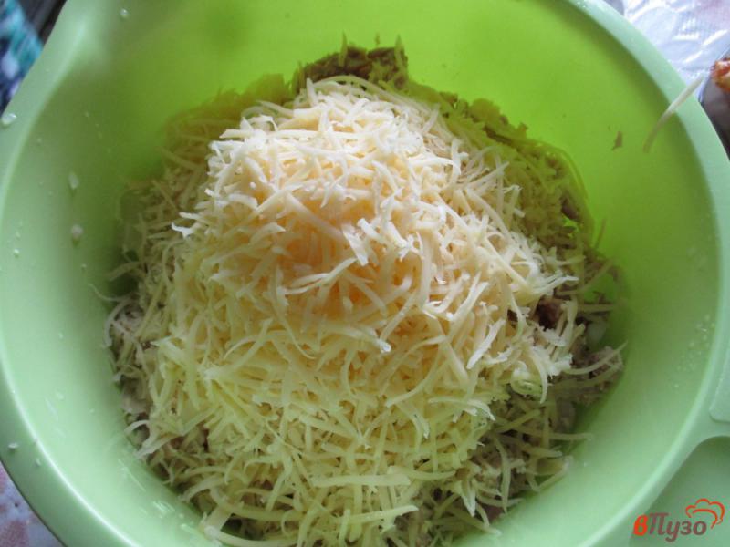 Фото приготовление рецепта: Салат с ананасом и курицей шаг №3