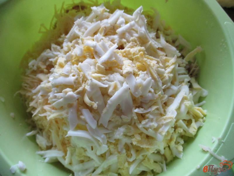 Фото приготовление рецепта: Салат с ананасом и курицей шаг №4
