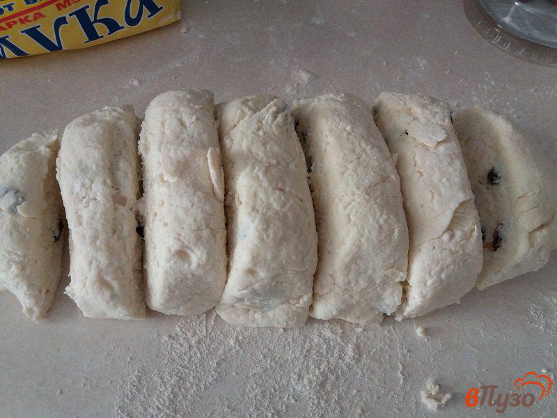 Фото приготовление рецепта: Сырники-творожники с кокосом и изюмом шаг №4