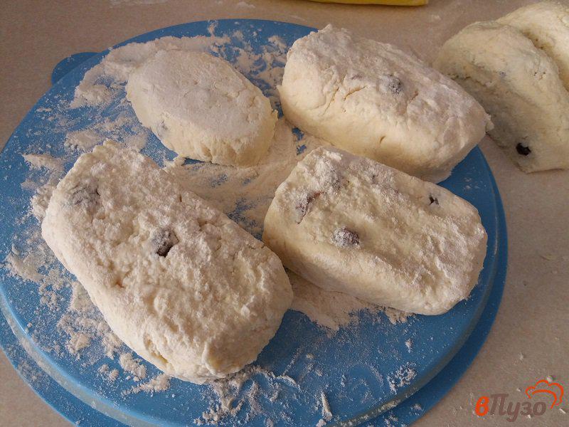 Фото приготовление рецепта: Сырники-творожники с кокосом и изюмом шаг №5