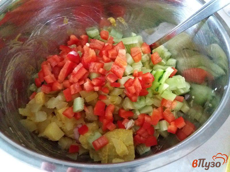 Фото приготовление рецепта: Картофельный салат с крабовыми палочками шаг №7