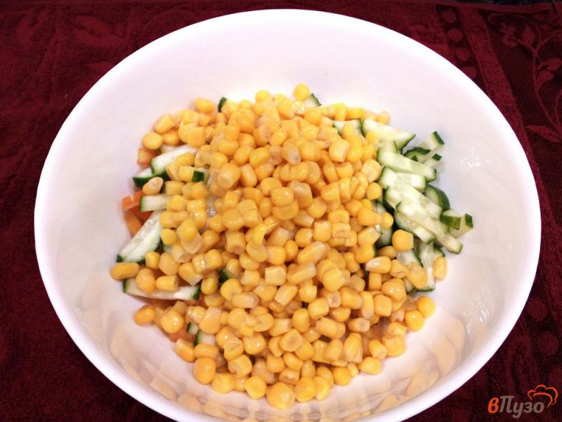 Фото приготовление рецепта: Овощной салат с окорочком и майонезом шаг №3