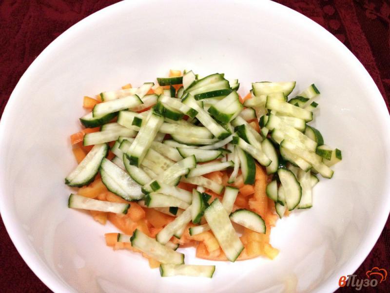 Фото приготовление рецепта: Овощной салат с окорочком и майонезом шаг №2