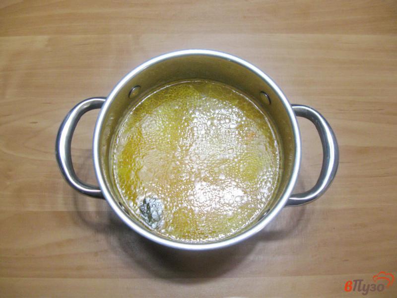 Фото приготовление рецепта: Суп с рисом на рыбном бульоне шаг №5