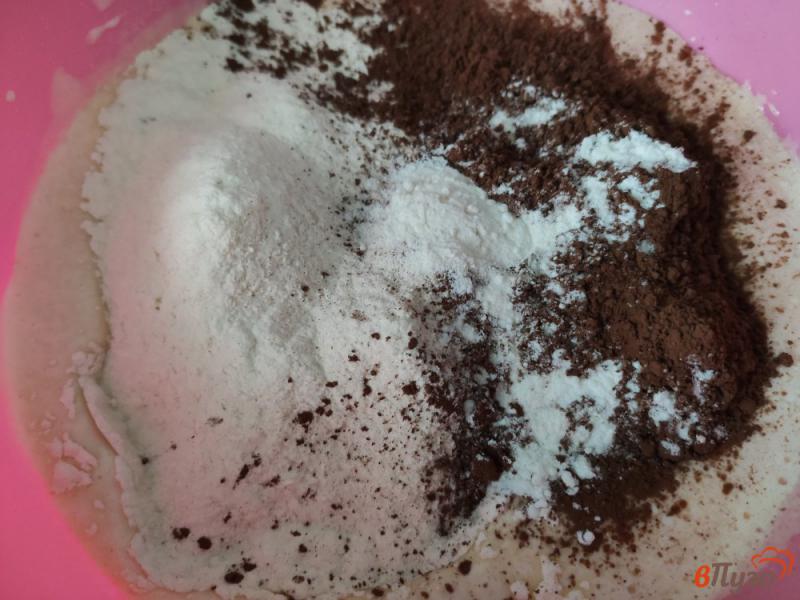 Фото приготовление рецепта: Шоколадный пирог с кабачком шаг №3