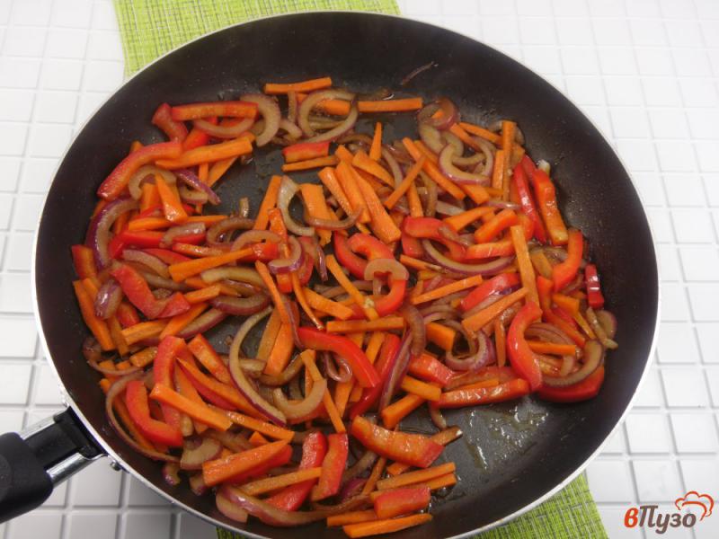 Фото приготовление рецепта: Фрикадельки рыбные с овощами в соусе терияки шаг №6