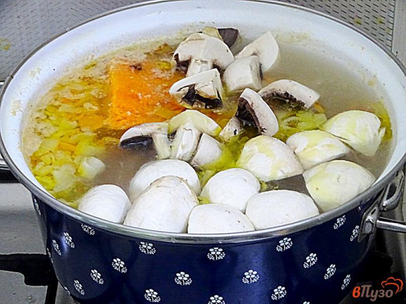Фото приготовление рецепта: Тыквенный суп пюре с шампиньонами шаг №7
