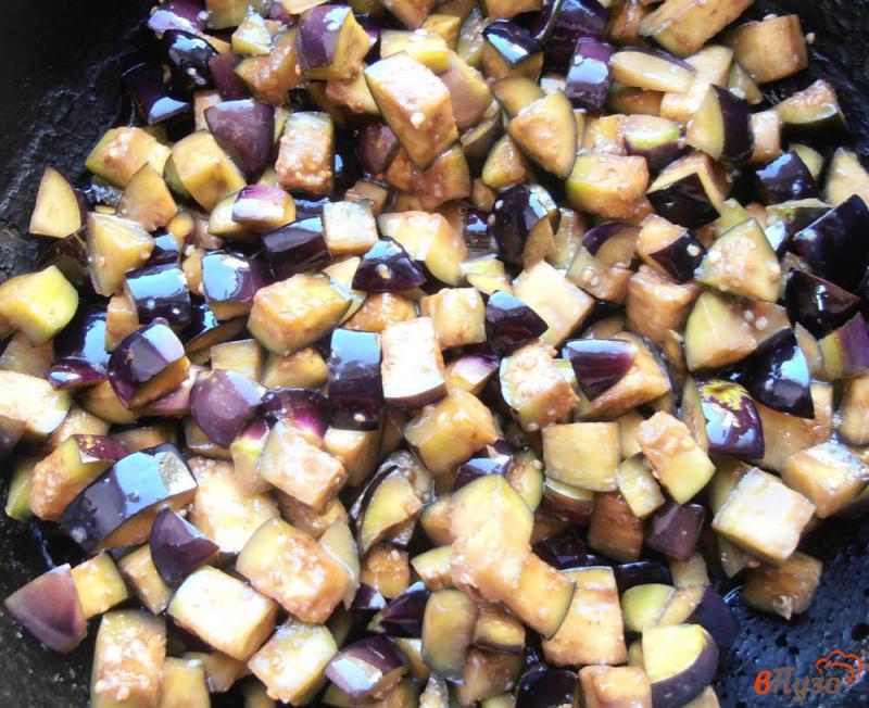 Фото приготовление рецепта: Жареные баклажаны под грибы шаг №6