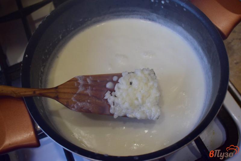Фото приготовление рецепта: Рисовая каша с изюмом шаг №3
