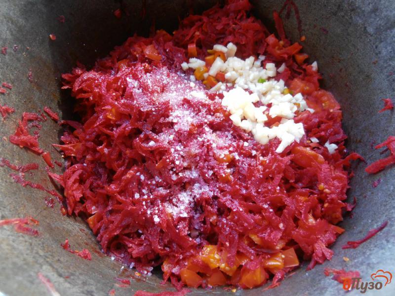 Фото приготовление рецепта: Салат на зиму из свеклы «Алёнка» шаг №7
