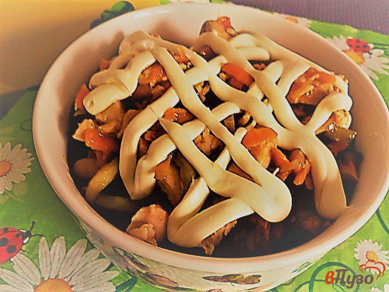 Фото приготовление рецепта: Салат из свинины и фасоли в томатном соусе шаг №15