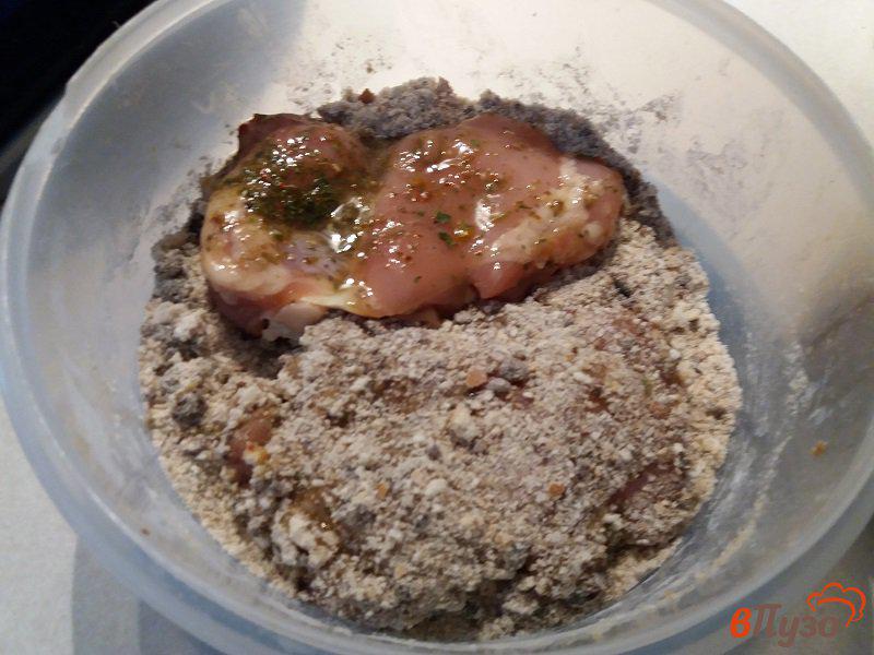 Фото приготовление рецепта: Шницель из мякоти куриного бедра шаг №6