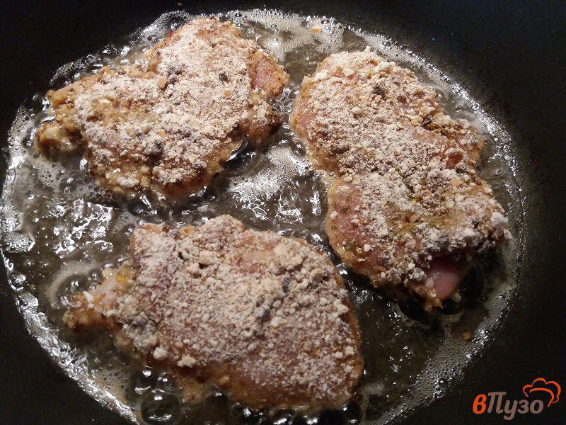Фото приготовление рецепта: Шницель из мякоти куриного бедра шаг №7