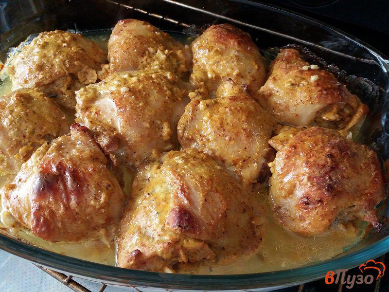 Фото приготовление рецепта: Куриные бедра в чесночном маринаде шаг №7