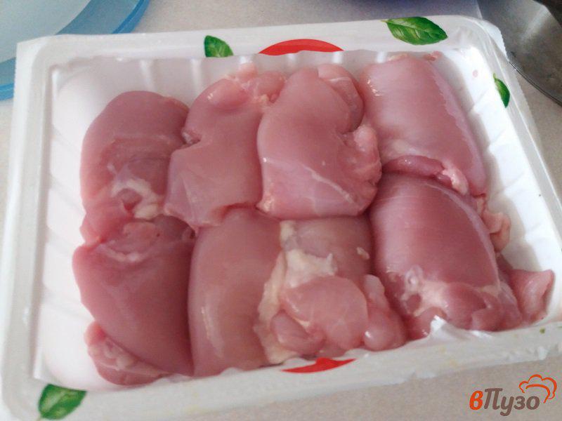 Фото приготовление рецепта: Куриная мякоть бедра в панировке из овсяных хлопьев шаг №1
