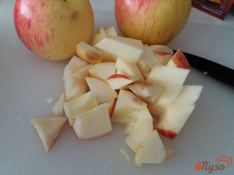 Фото приготовление рецепта: Шарлотка с яблоками шаг №3
