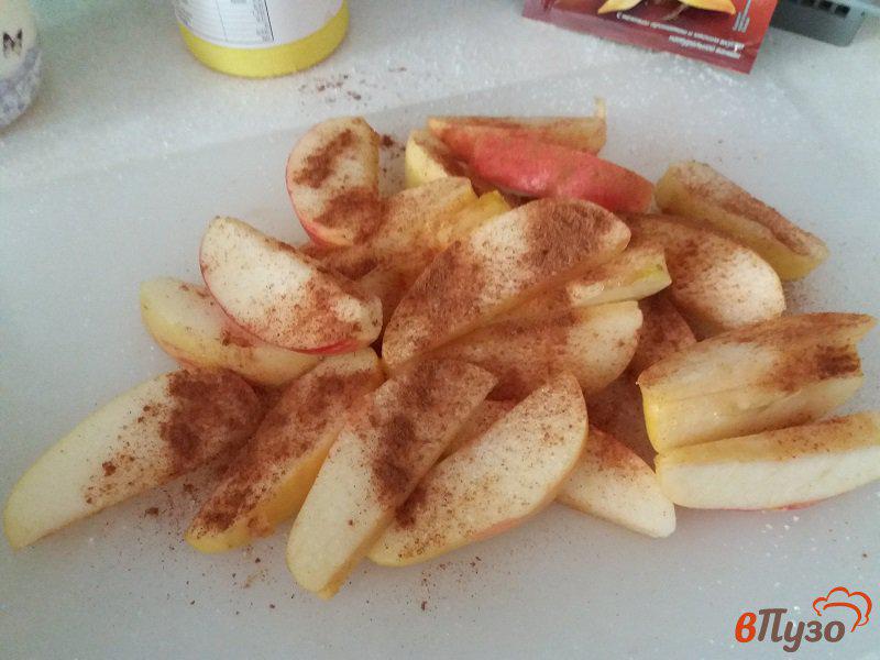 Фото приготовление рецепта: Шарлотка с яблоками шаг №5
