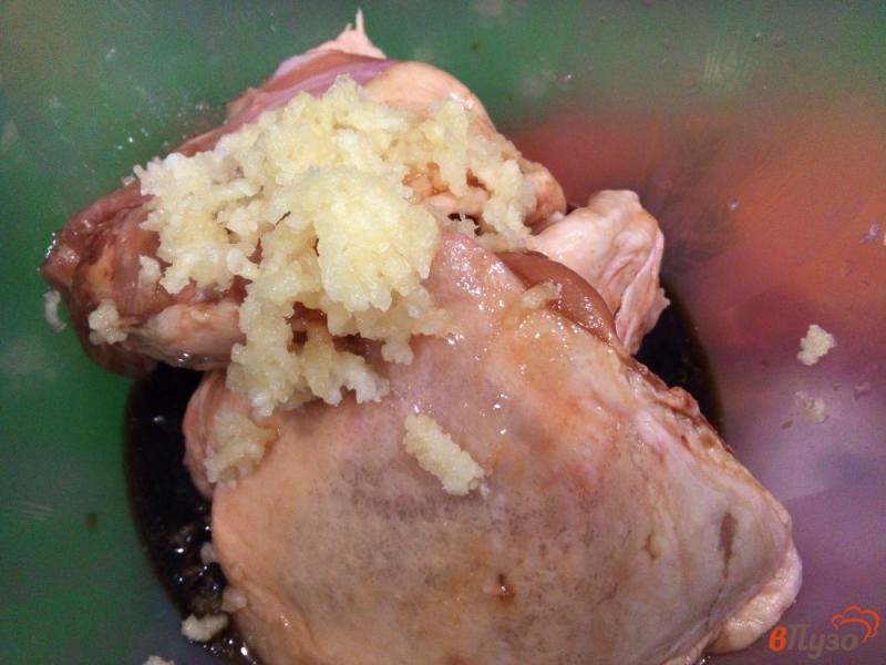 Фото приготовление рецепта: Курица с медом и соевым соусом в рукаве шаг №3