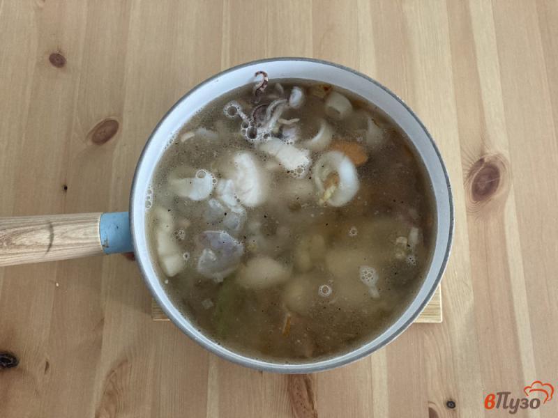 Фото приготовление рецепта: Сливочный суп с морепродуктами шаг №5