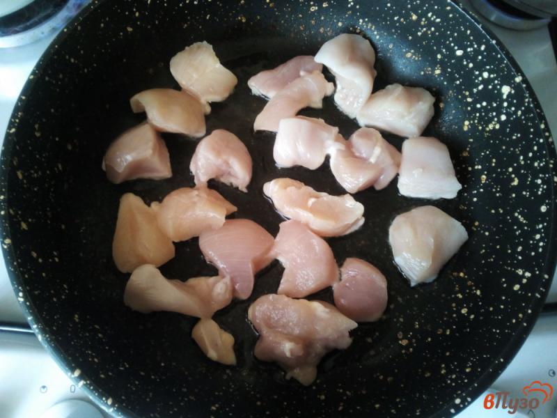 Фото приготовление рецепта: Филе куриное с цветной капустой в сметанном соусе шаг №1