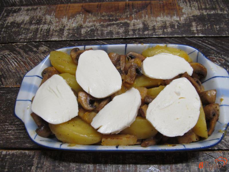 Фото приготовление рецепта: Запеченные овощи с грибами и сыром шаг №4
