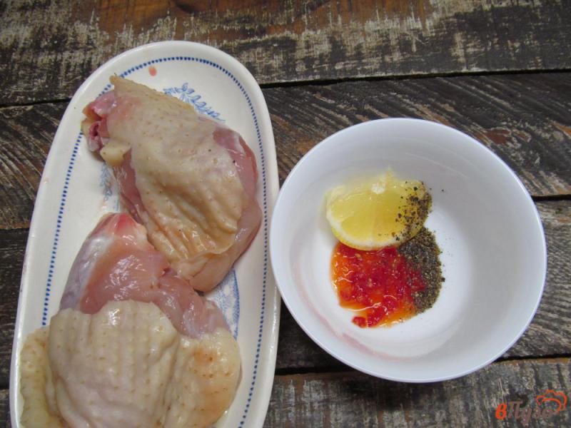 Фото приготовление рецепта: Куриные бедра с кус-кусом и тыквой шаг №2