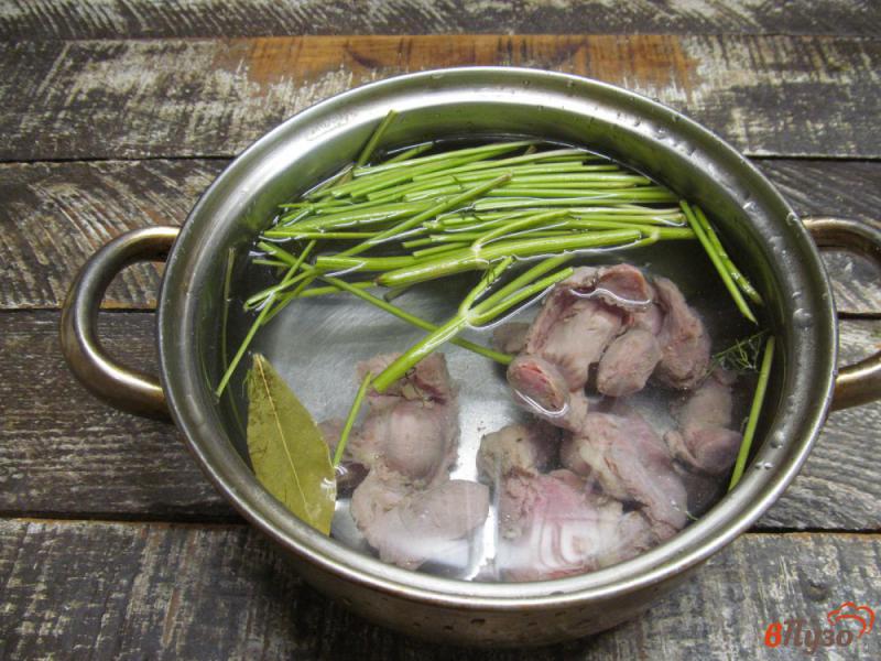 Фото приготовление рецепта: Суп с куриными желудочками фасолью и вермишелью шаг №1