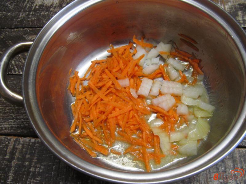 Фото приготовление рецепта: Суп с куриными желудочками фасолью и вермишелью шаг №2