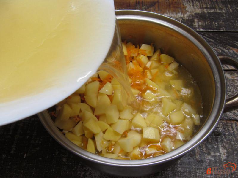 Фото приготовление рецепта: Суп норвежский с помидором шаг №4