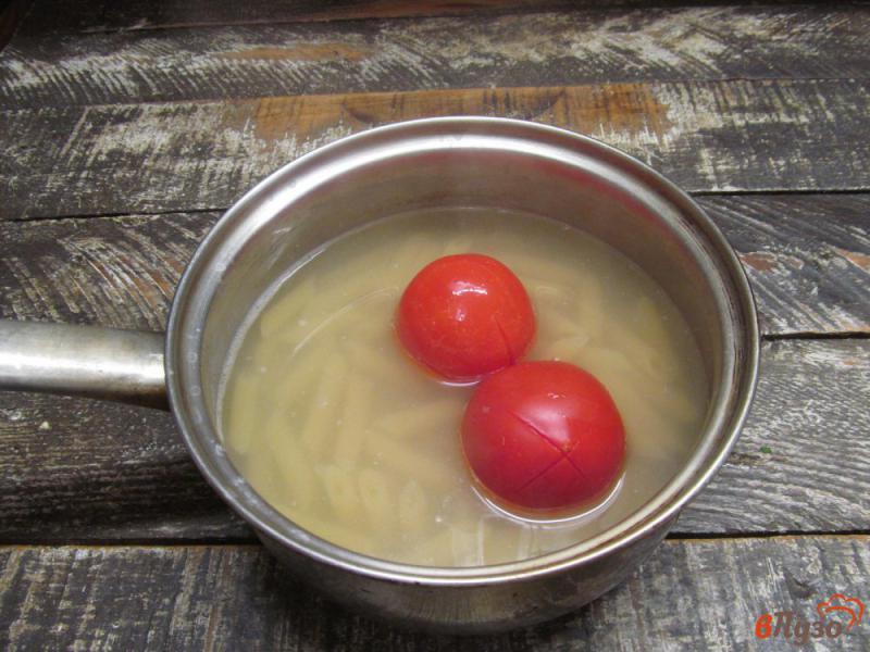 Фото приготовление рецепта: Макароны в томатах с сыром шаг №1