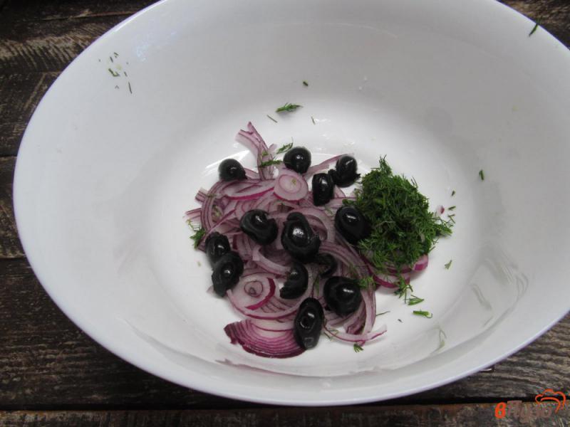 Фото приготовление рецепта: Куриные фрикадельки с картофелем и овощным салатом шаг №8