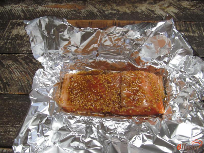Фото приготовление рецепта: Запеченный лосось в фольге шаг №3