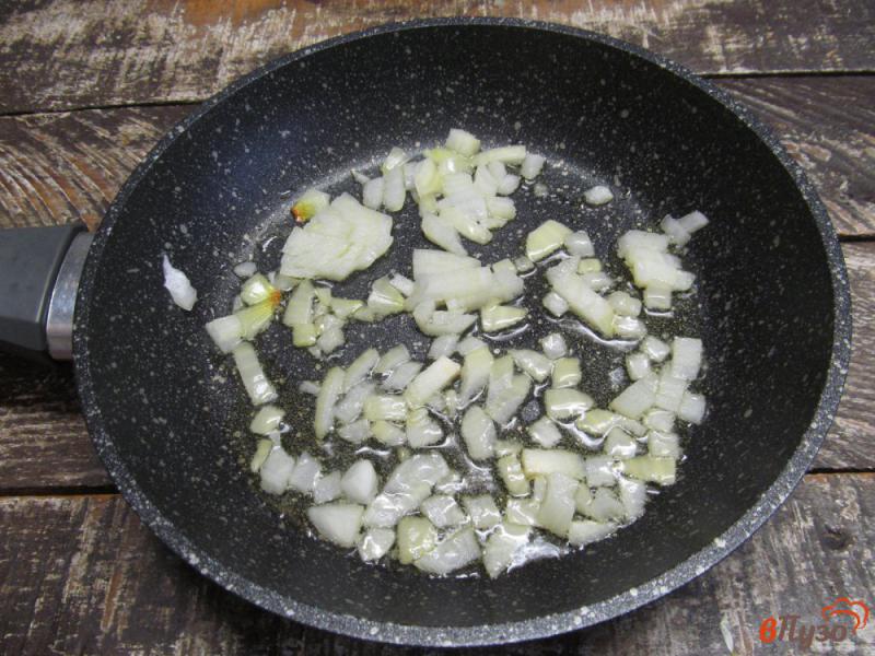 Фото приготовление рецепта: Овощная запеканка под сыром в сковороде шаг №1