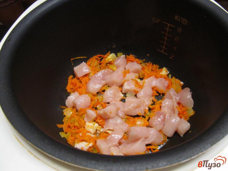 Фото приготовление рецепта: Куриное филе с перловкой крупой в мультиварке шаг №2