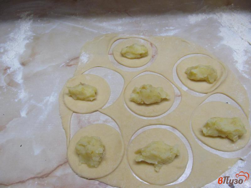Фото приготовление рецепта: Вареники с картофельной начинкой на заварном тесте шаг №7