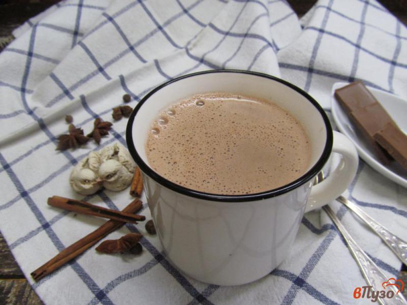 Фото приготовление рецепта: Горячий напиток из какао-порошка с белым шоколадом шаг №4
