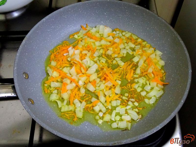Фото приготовление рецепта: Суп из кролика с зелёным горошком шаг №3