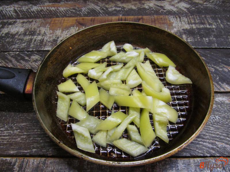 Фото приготовление рецепта: Салат из жареных овощей шаг №4