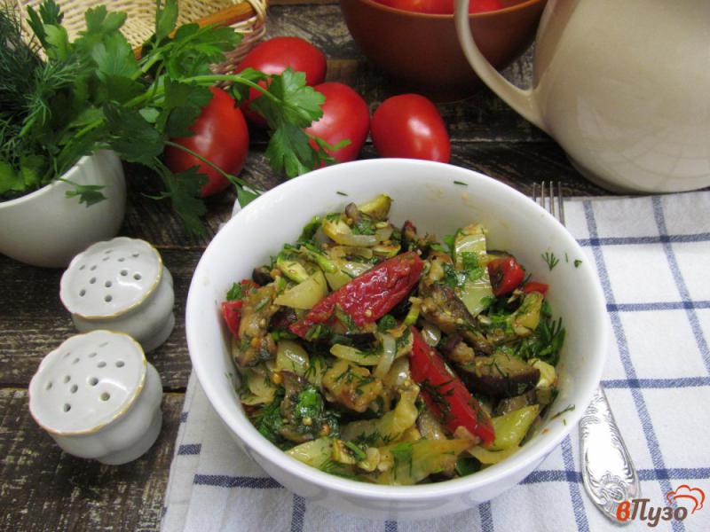 Фото приготовление рецепта: Салат из жареных овощей шаг №7