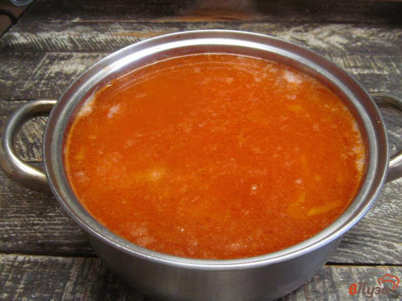 Фото приготовление рецепта: Капустный суп с фаршем и сыром шаг №6