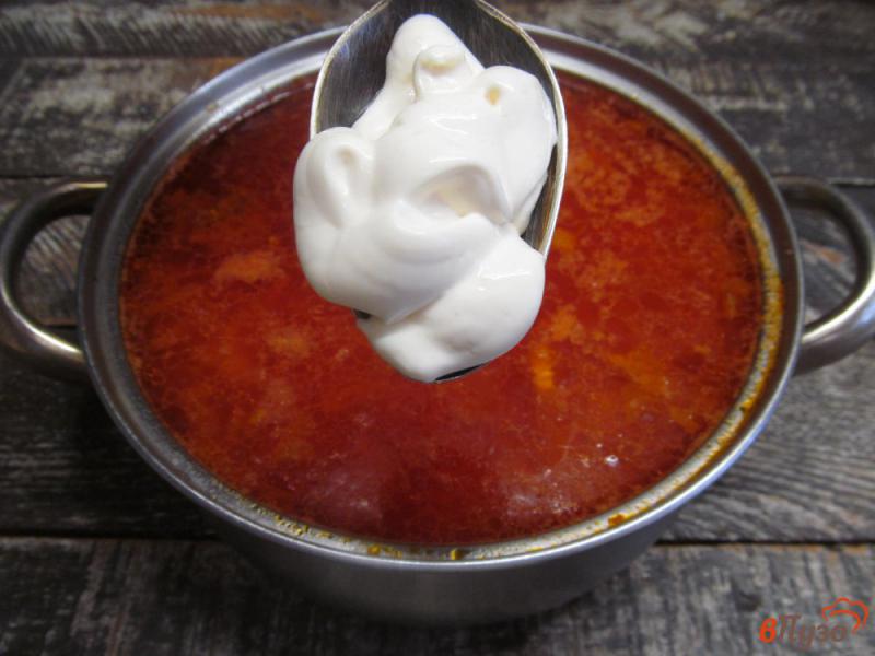 Фото приготовление рецепта: Капустный суп с фаршем и сыром шаг №7