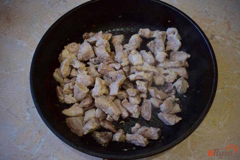 Фото приготовление рецепта: Свинина с овощами на сковороде шаг №1