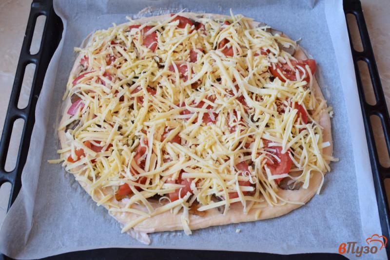 Фото приготовление рецепта: Пицца с лесными грибами шаг №6